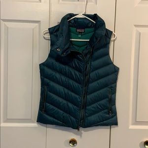 Patagonia size small down vest